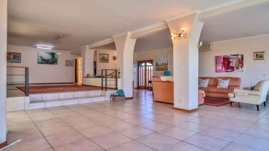 5 Bedroom Property for Sale in Sandbaai Western Cape